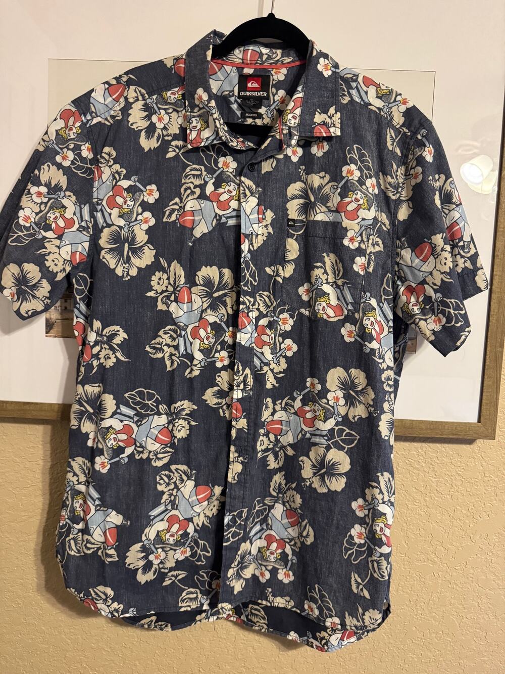Quiksilver Men's XL Modern Fit Hula Girl Hibiscus Short Sleeve Button Up Shirt